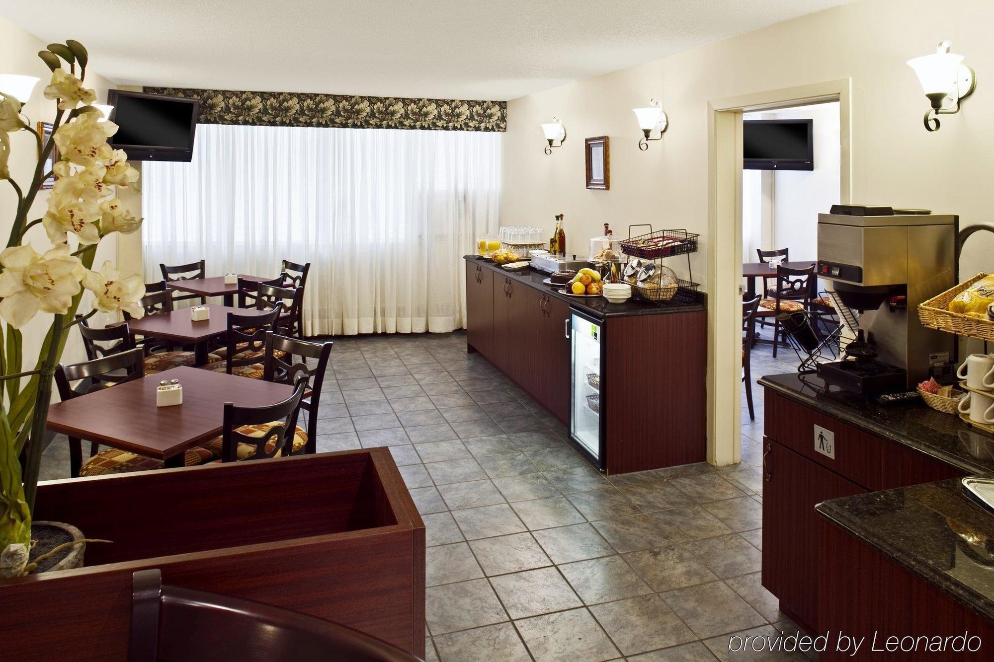 La Tour Belvedѐre Otel Montréal Restoran fotoğraf